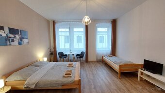 Dům s penziónem a obchodem na náměstí v Horní Plané - 15