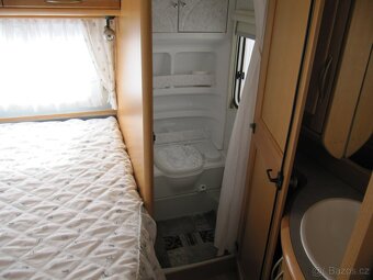 Prodám karavan Hobby 540 ufe,r.v.2002 + mover + předstan. - 15