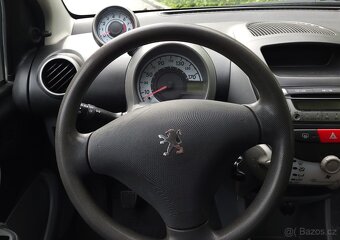 Peugeot  107 1.0 50kw r.v2009 5dveř - 15