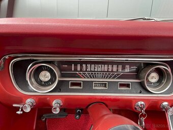 Ford Mustang Convertible - 15