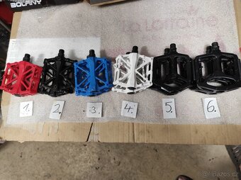 Spousta pedálů úzké i široké platformy a SPD. 1. - 15