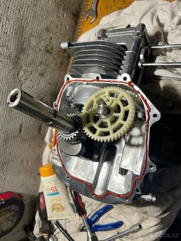 Benzinová sekačka MTF SP 46 s pojezdem - 15
