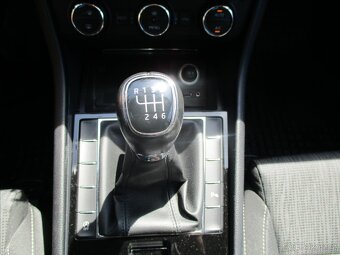 ŠKODA SUPERB COMBI 20TDi 110kw Ambiente Tažné 2017 - 15