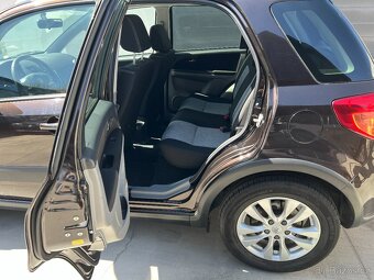 SUZUKI SX4 1,6i 88KW 1.MAJITEL 35000KM NAVIG.TAŽNÉ VYHŘ.SED. - 15