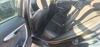 VOLVO V60 2.0 D3 5V 120KW MOMENTUM - 15