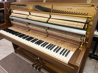 Japonské pianino Yamaha LC-201 se zárukou 5 let. REZERVACE - 15