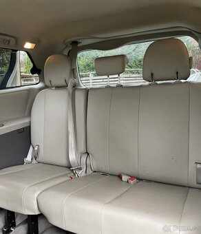 TOYOTA SIENNA - 15