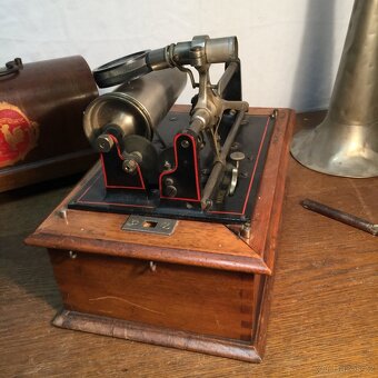 gramofon s troubo na kliku - fonograf 1900 - 15