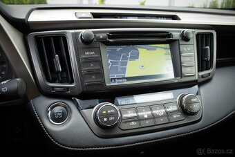 Toyota RAV4 2.2D 110kw A/T 4x4 / AJ NA SPLÁTKY / - 15