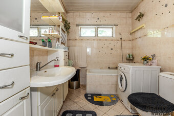 Rodinný dům 5+1 v Úvalech s garáží a nájemníkem - 15