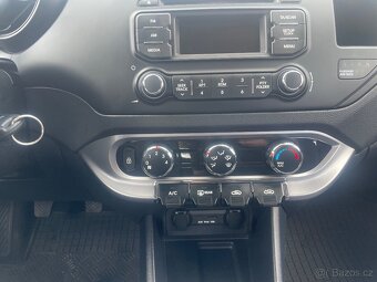 Kia Rio 1,3i benzin rok 2013 koup CZ - 15