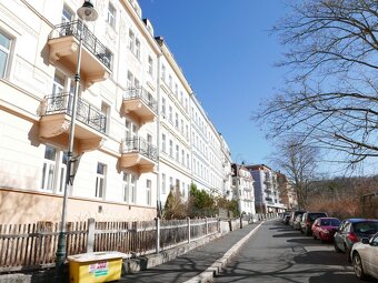 Dva byty - celé patro, K.Vary,  Škroupova ul.- lázeňská zóna - 15