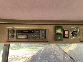 Malotraktor Kubota s kabinou a nakladačem - 15