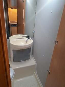 Nezávislý karavan Dethleffs 390 New Line, 4 postele - 15