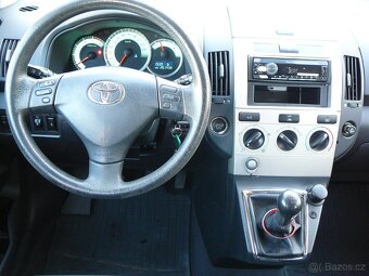 Toyota Corolla Verso 22D-4D  100kW - 15