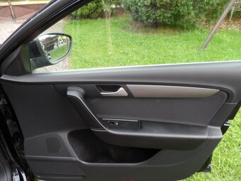 VW Passat B7 2.0 TDI 130 KW,Xenon,Navi.R.V.07/2014 Zachovalé - 15