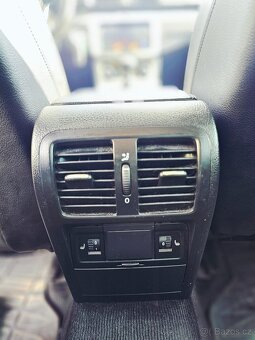 PASSAT B6 2.0 TDI 4X4 R-LINE 2011 DCC VYHŘÍVANÉ ČELNÍ SKLO - 15