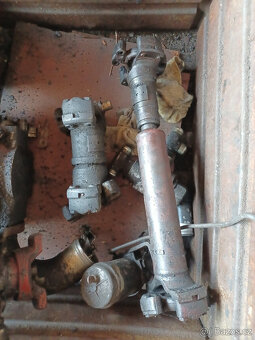 Vyvážečka John Deere 1110D, Valmet náhradní díly - 15