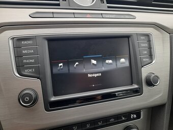 Volkswagen Passat 2,0 TDI 110 KW AC STK S.K. - 15
