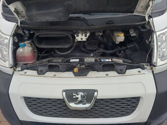 Peugeot Boxer 2.2hdi 96kw 6míst,aut.AC, tažné 2.5t rok 2014 - 15