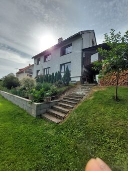 Prostorný dům s možností podnikání v podhradí - 15