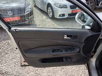 VOLKSWAGEN Passat Variant 1,9TDI 4Motion Highline - 15