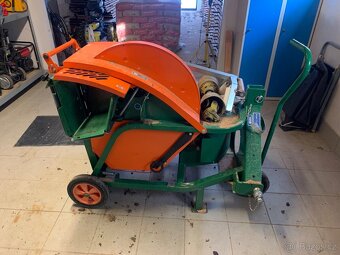 traktor Kubota viniční - 15