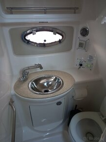 MOTOROVÁ KAJUTOVÁ LOĎ CHAPARRAL 270 - 15