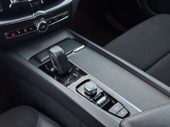 Volvo XC60 B4 Momentum Pro AWD PPF,1. majiteľ,komfort výbava - 15
