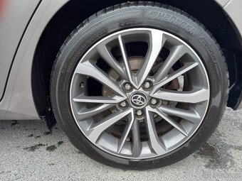 Toyota Corolla Auris 1.6 benzín 97 kw 2013 - 15