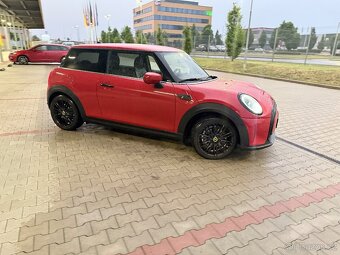 Mini Cooper SE 2022, pouze 15200 km, aktivní parkovací asist - 15