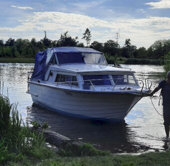 Motorová kajutová loď 7,5m - 15