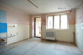 Prodej pozemku s rodinným domem k demolici, 434 m2, Dub nad  - 15