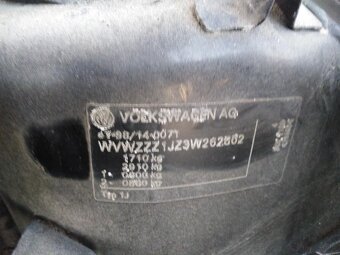 VW GOLF 4 1,6-16V BENZIN NAJ 130 KLIMATR. ZA 39000 KČ - 15