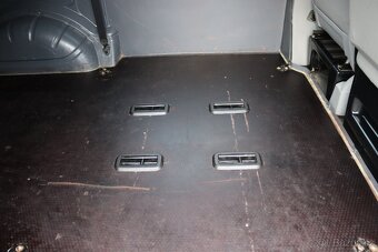 VW Transporter T5 GP 2.0 TDI 103kw, hezký stav - 15