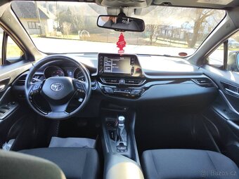 Toyota C-HR 1.8 Hybrid E-CVT rok 2021 - 15