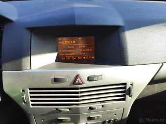 Opel Astra H kombi 1,6, 2012 - 15