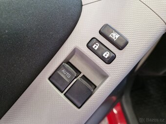 Toyota Yaris 1.0 VVT-i 51kw-144tkm-Klima-ČR - 15
