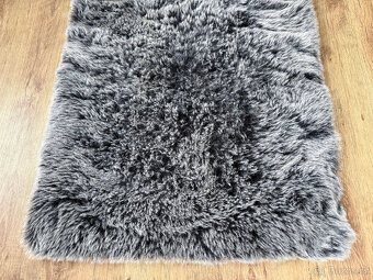 Dva kožešinové koberce 166x236cm a 61x120cm - 15