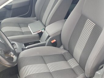 VW Golf 5 1.6i 75kw -málo najeto - 15