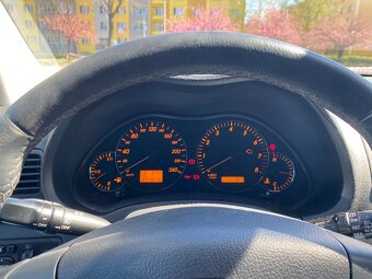 Toyota Avensis liftback - 15