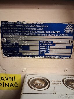 Prodám robot, hnětač 40L, lze řadit rychlosti za provozu - 15