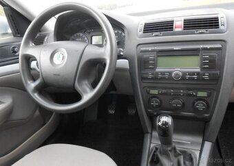 Škoda Octavia 1,6 i 75 kW DIGIKLIMA Serviska benzín - 15