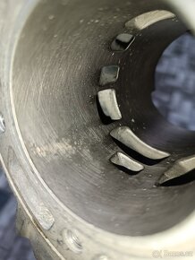 Válec ČZ 125/519 nebo vodítka řetězu za levý kluzák - 15