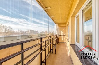 Pronájem bytu 2+1 s lodžií i balkonem, 60 m2, Žižkova, Karvi - 15