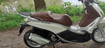 Piaggio Beverly 300 - 15