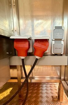 Profesionální Food Trucku ROKA WERK (2023) - 15