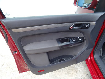 Volkswagen Touran 2.0TDi,103kW,s.navigace,tažné zařízení,kli - 15