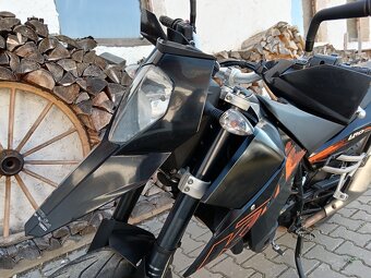 KTM 690 SM supermoto - 15