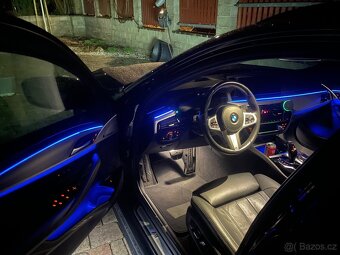 Prodám — SLEVA — BMW 530i,M Sport , 2021, HUP, PANO, LASER - 15